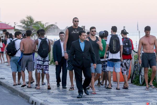 门将压上头 门将压上头